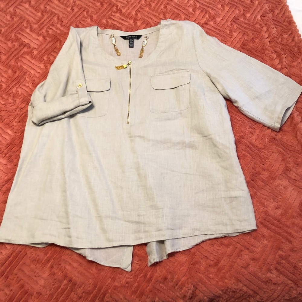 Beautiful linen top with gold detail. Greige color